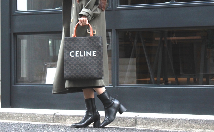 CELINEの新定番「トリオンフ キャンバス」シリーズ