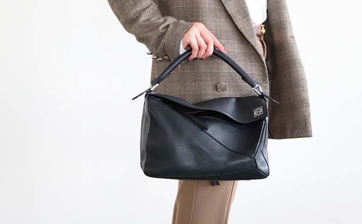 ジェンダーレスでユニークなデザインが特徴！LOEWE（ロエベ）「パズル バッグ」とは？