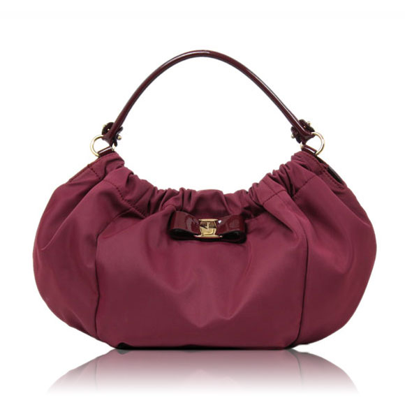 FERRAGAMO ヴァラ 37&nbsp;x21&nbsp;x15cm(幅&nbsp;x 高さ&nbsp;x マチ) 