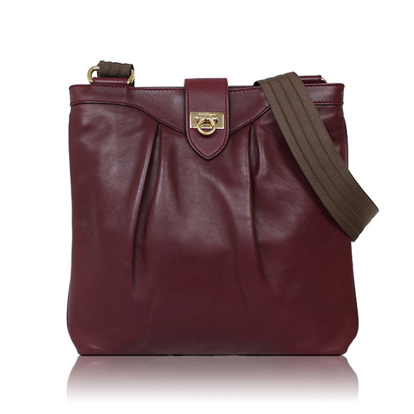 FERRAGAMO ガンチーニ 24&nbsp;x27&nbsp;x3cm(幅&nbsp;x 高さ&nbsp;x マチ)