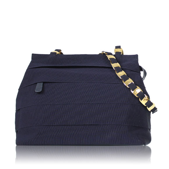 FERRAGAMO ティアードヴァラ 30&nbsp;x24&nbsp;x13cm(幅&nbsp;x 高さ&nbsp;x マチ)