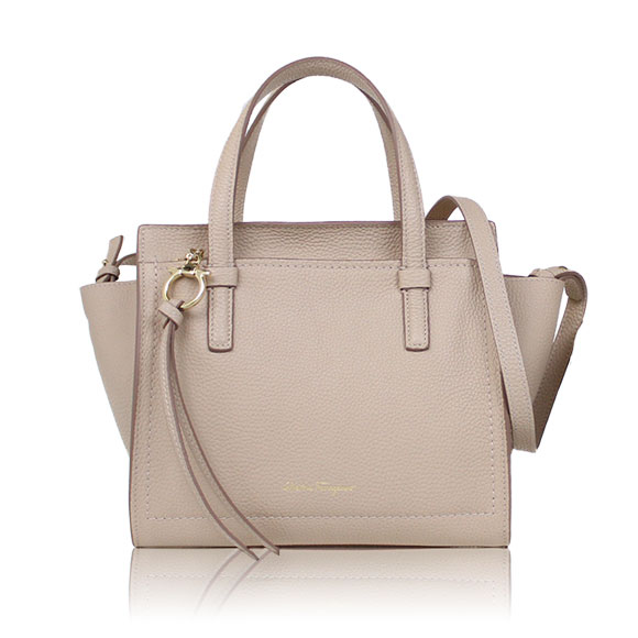 FERRAGAMO ガンチーニ 23&nbsp;x20&nbsp;x12cm(幅&nbsp;x 高さ&nbsp;x マチ)