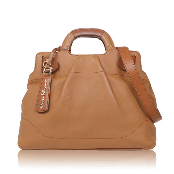 FERRAGAMO ガンチーノ 35 x26 x14cm(幅 x 高さ x マチ)