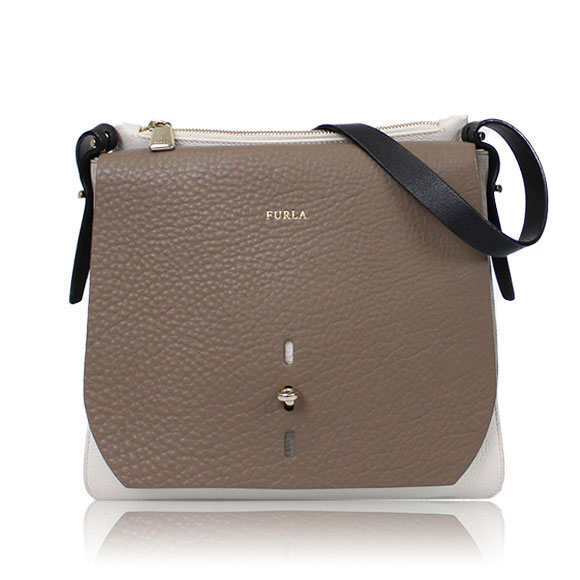 FURLA ショルダーバッグ 26&nbsp;x25&nbsp;x7cm(幅&nbsp;x 高さ&nbsp;x マチ)