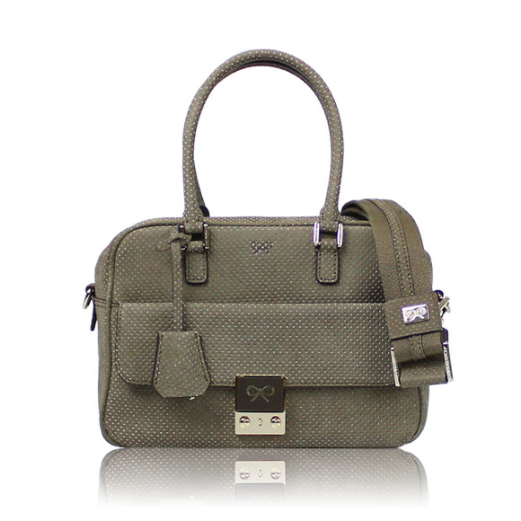 ANYA HINDMARCH カーカー 26&nbsp;x17&nbsp;x10cm(幅&nbsp;x 高さ&nbsp;x マチ)