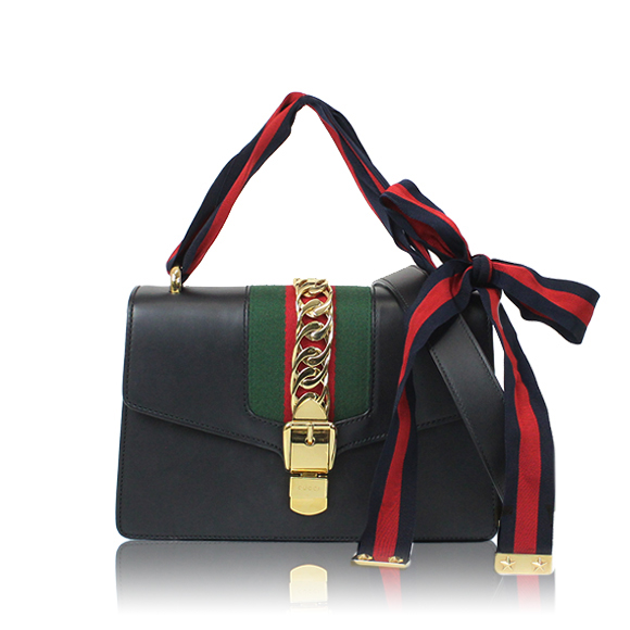 GUCCI シルヴィ 25&nbsp;x15&nbsp;x6cm(幅&nbsp;x 高さ&nbsp;x マチ)