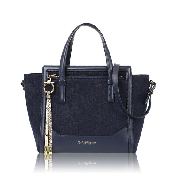 FERRAGAMO ガンチーニ 23&nbsp;x21&nbsp;x14cm(幅&nbsp;x 高さ&nbsp;x マチ)