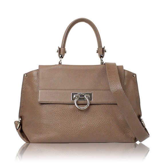 FERRAGAMO ガンチーニ 30&nbsp;x22&nbsp;x14cm(幅&nbsp;x 高さ&nbsp;x マチ)