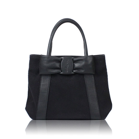 FERRAGAMO ヴァラ 24&nbsp;x20&nbsp;x10cm(幅&nbsp;x 高さ&nbsp;x マチ)