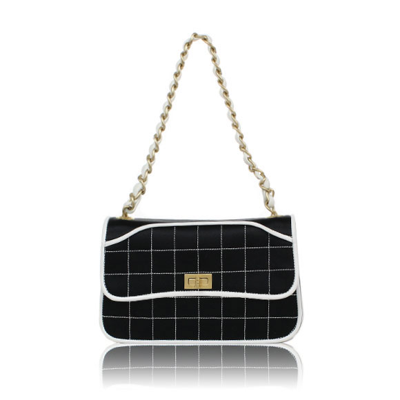 CHANEL チョコバー 22&nbsp;x14&nbsp;x3cm(幅&nbsp;x 高さ&nbsp;x マチ)