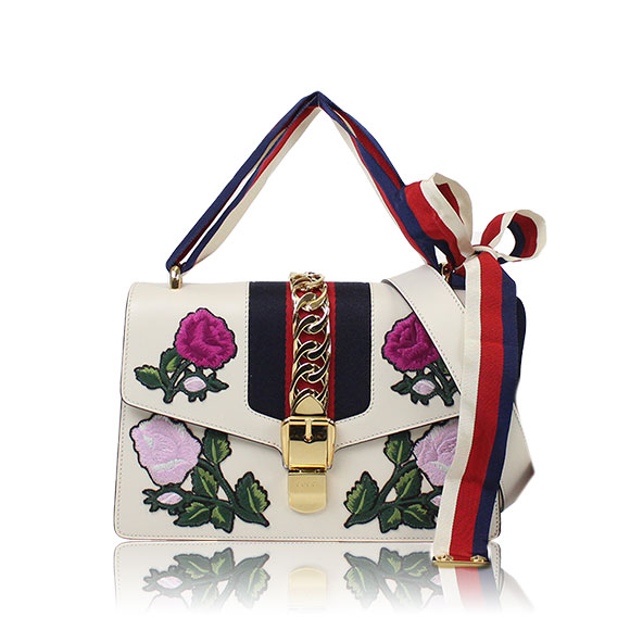 GUCCI シルヴィ 25&nbsp;x17&nbsp;x8cm(幅&nbsp;x 高さ&nbsp;x マチ)