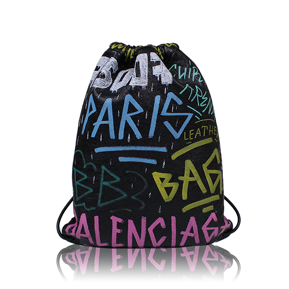 BALENCIAGA グラフィティバザールドローストリングバッグ 32&nbsp;x42&nbsp;x1cm(幅&nbsp;x 高さ&nbsp;x マチ)