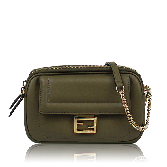 FENDI イージー2バゲット 19&nbsp;x10&nbsp;x5cm(幅&nbsp;x 高さ&nbsp;x マチ)