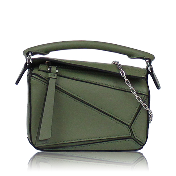 LOEWE パズルバッグナノ 13&nbsp;x8&nbsp;x5cm(幅&nbsp;x 高さ&nbsp;x マチ)