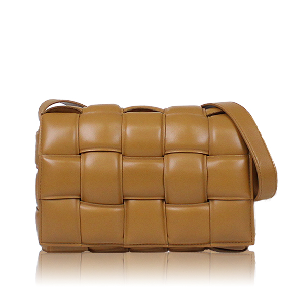 BOTTEGA VENETA パデッドカセット 24&nbsp;x16&nbsp;x5cm(幅&nbsp;x 高さ&nbsp;x マチ)