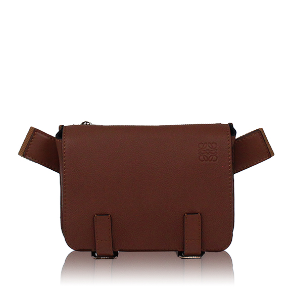LOEWE ミリタリーバムバッグ 19&nbsp;x15&nbsp;x3cm(幅&nbsp;x 高さ&nbsp;x マチ)