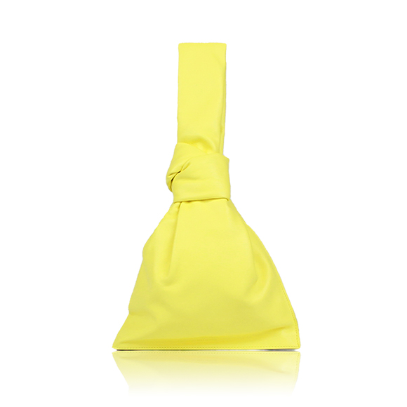 BOTTEGA VENETA BVツイスト 22&nbsp;x21&nbsp;x1cm(幅&nbsp;x 高さ&nbsp;x マチ)