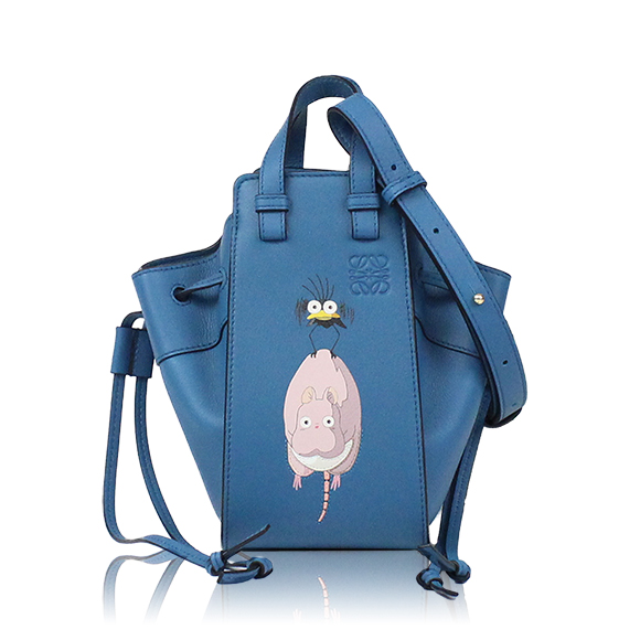 LOEWE ハンモックドローストリングミニ 15&nbsp;x21&nbsp;x10cm(幅&nbsp;x 高さ&nbsp;x マチ)