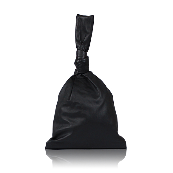 BOTTEGA VENETA BVツイスト 31&nbsp;x35&nbsp;x1cm(幅&nbsp;x 高さ&nbsp;x マチ)