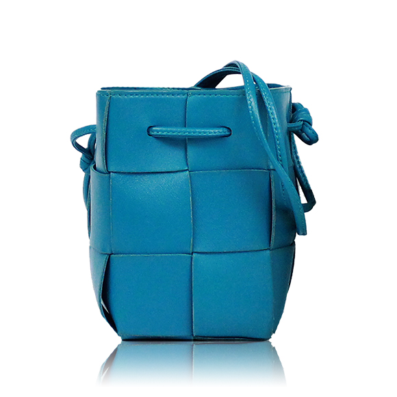 BOTTEGA VENETA カセットバケットバッグ 9&nbsp;x13&nbsp;x9cm(幅&nbsp;x 高さ&nbsp;x マチ)