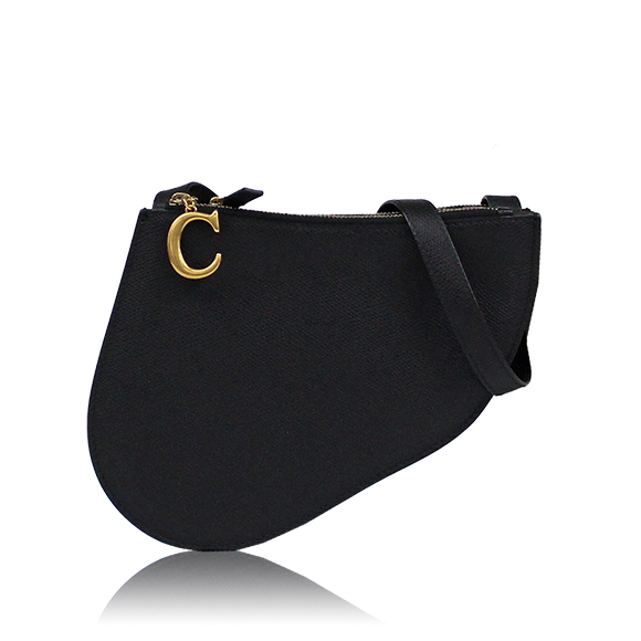 Dior サドルバッグ 19&nbsp;x15&nbsp;x2cm(幅&nbsp;x 高さ&nbsp;x マチ)