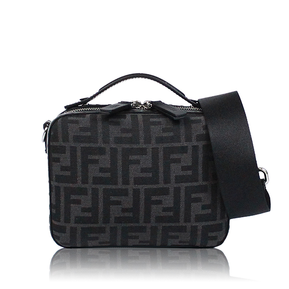 FENDI ショルダーバッグ 17&nbsp;x14&nbsp;x6cm(幅&nbsp;x 高さ&nbsp;x マチ)