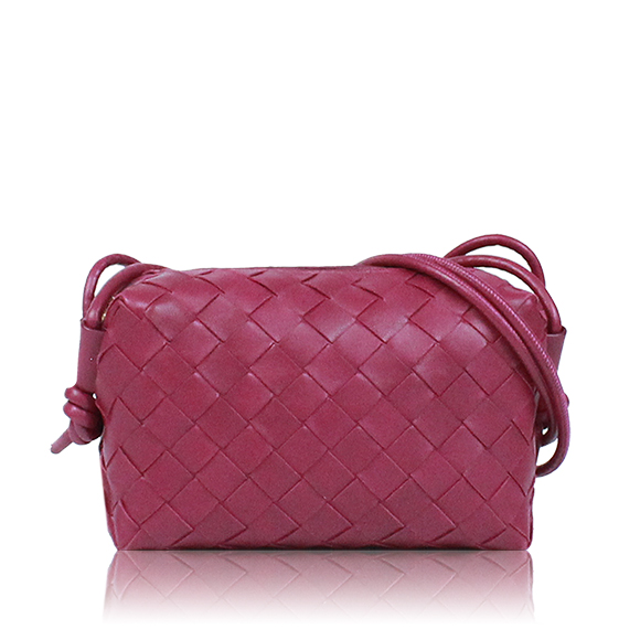 BOTTEGA VENETA ミニループカメラバッグ 