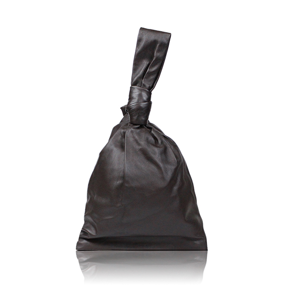 BOTTEGA VENETA BVツイスト 31&nbsp;x38&nbsp;x1cm(幅&nbsp;x 高さ&nbsp;x マチ)