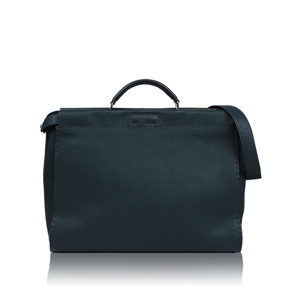 FENDI ピーカブーアイコニック 40 x31 x13cm(幅 x 高さ x マチ)