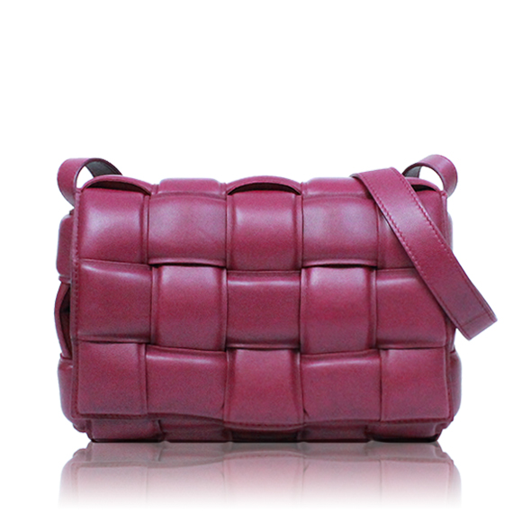 BOTTEGA VENETA パデッドカセット 24&nbsp;x16&nbsp;x5cm(幅&nbsp;x 高さ&nbsp;x マチ)