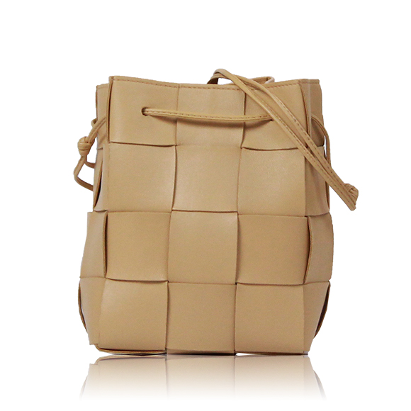 BOTTEGA VENETA スモールカセットバケットバッグ 