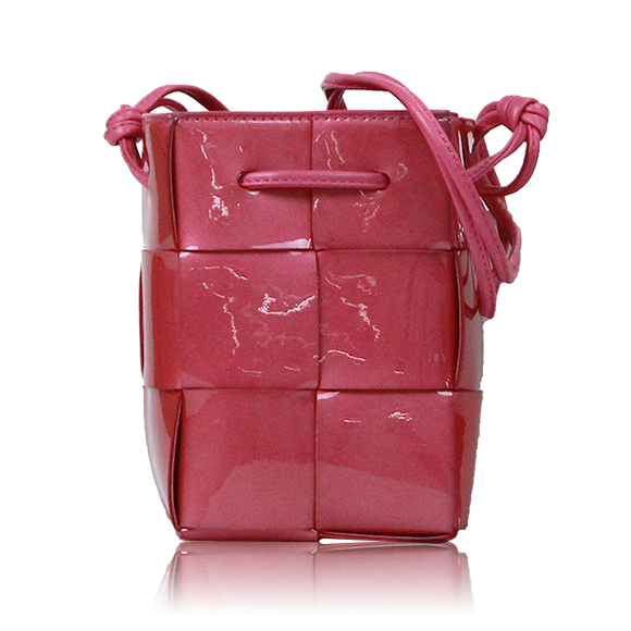 BOTTEGA VENETA カセットバケットバッグ 9&nbsp;x14&nbsp;x9cm(幅&nbsp;x 高さ&nbsp;x マチ)