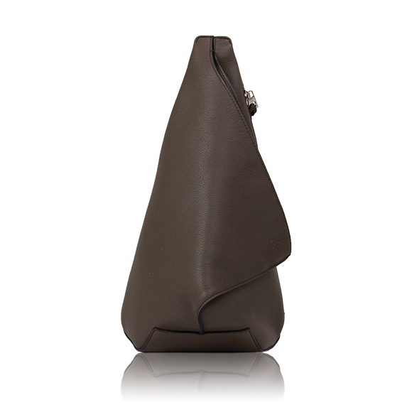 LOEWE アントンスリング 17&nbsp;x34&nbsp;x11cm(幅&nbsp;x 高さ&nbsp;x マチ)