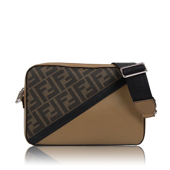 FENDI カメラバッグ 21&nbsp;x16&nbsp;x5cm(幅&nbsp;x 高さ&nbsp;x マチ)