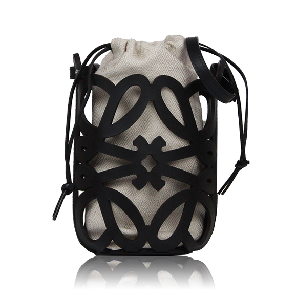 LOEWE アナグラムカットアウトポケット 10&nbsp;x20&nbsp;x8cm(幅&nbsp;x 高さ&nbsp;x マチ)