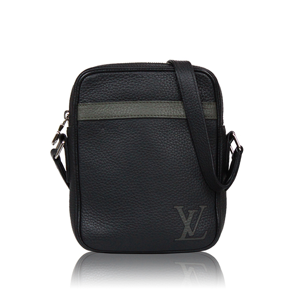 LOUIS VUITTON ダヌーヴPM 15&nbsp;x21&nbsp;x4cm(幅&nbsp;x 高さ&nbsp;x マチ)