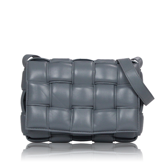 BOTTEGA VENETA パデッドカセット 24&nbsp;x16&nbsp;x6cm(幅&nbsp;x 高さ&nbsp;x マチ)