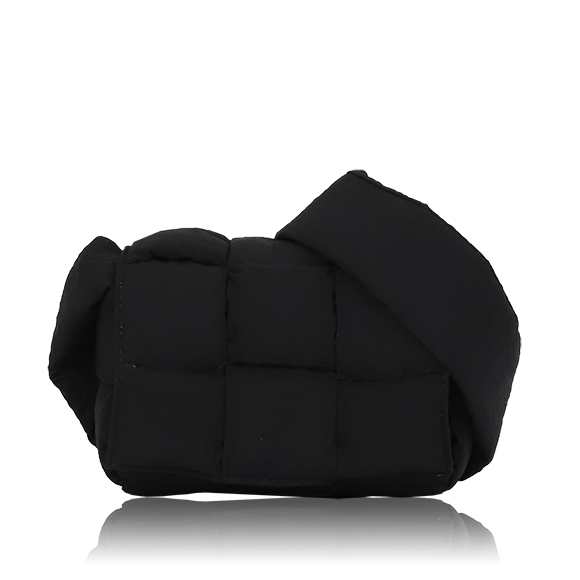 BOTTEGA VENETA パデッドテックカセット 12&nbsp;x9&nbsp;x4cm(幅&nbsp;x 高さ&nbsp;x マチ)