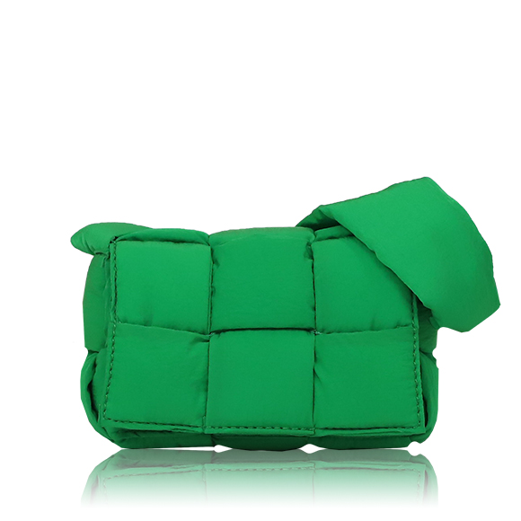 BOTTEGA VENETA パデッドテックカセット 12&nbsp;x9&nbsp;x4cm(幅&nbsp;x 高さ&nbsp;x マチ)