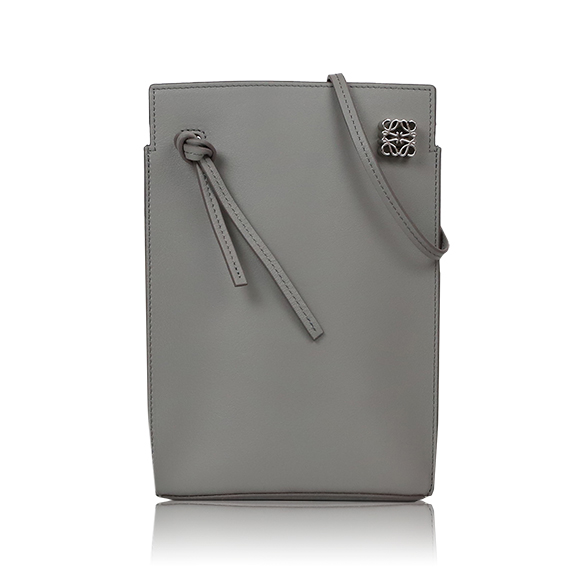 LOEWE ダイスポケット 13&nbsp;x20&nbsp;x4cm(幅&nbsp;x 高さ&nbsp;x マチ)