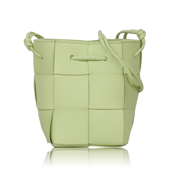 BOTTEGA VENETA カセットバケットバッグ 9&nbsp;x14&nbsp;x9cm(幅&nbsp;x 高さ&nbsp;x マチ)