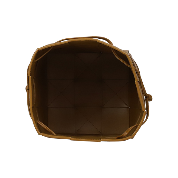 BOTTEGA VENETA（ボッテガ・ヴェネタ）カセットバケットバッグ