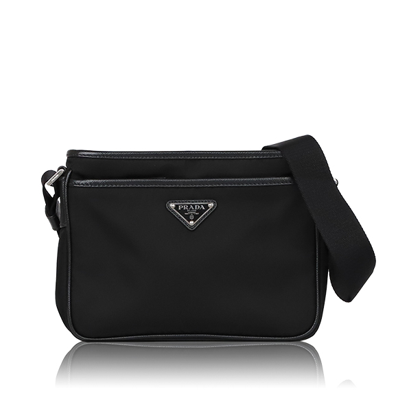 PRADA ショルダーバッグ 22&nbsp;x17&nbsp;x4cm(幅&nbsp;x 高さ&nbsp;x マチ)