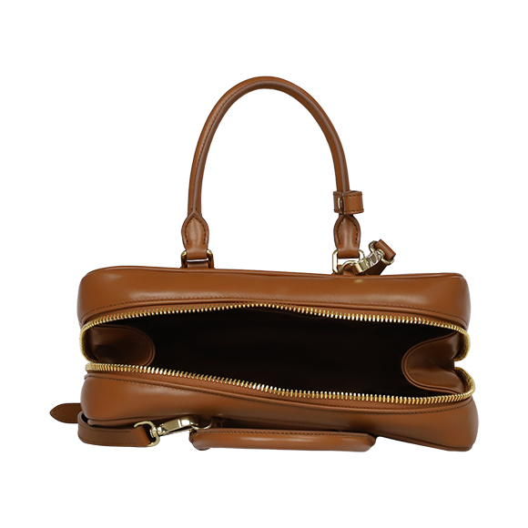 Miu Miu（ミュウミュウ）アルカディレザーバッグ