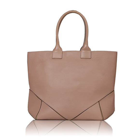 GIVENCHY イージー 43&nbsp;x34&nbsp;x13cm(幅&nbsp;x 高さ&nbsp;x マチ)