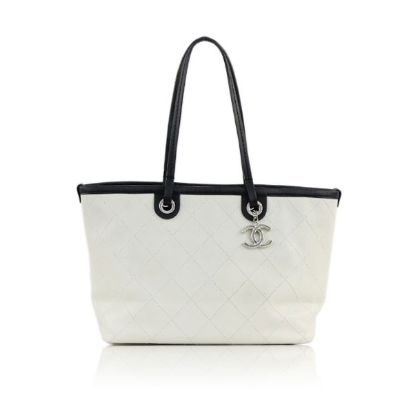 CHANEL オンザロード 